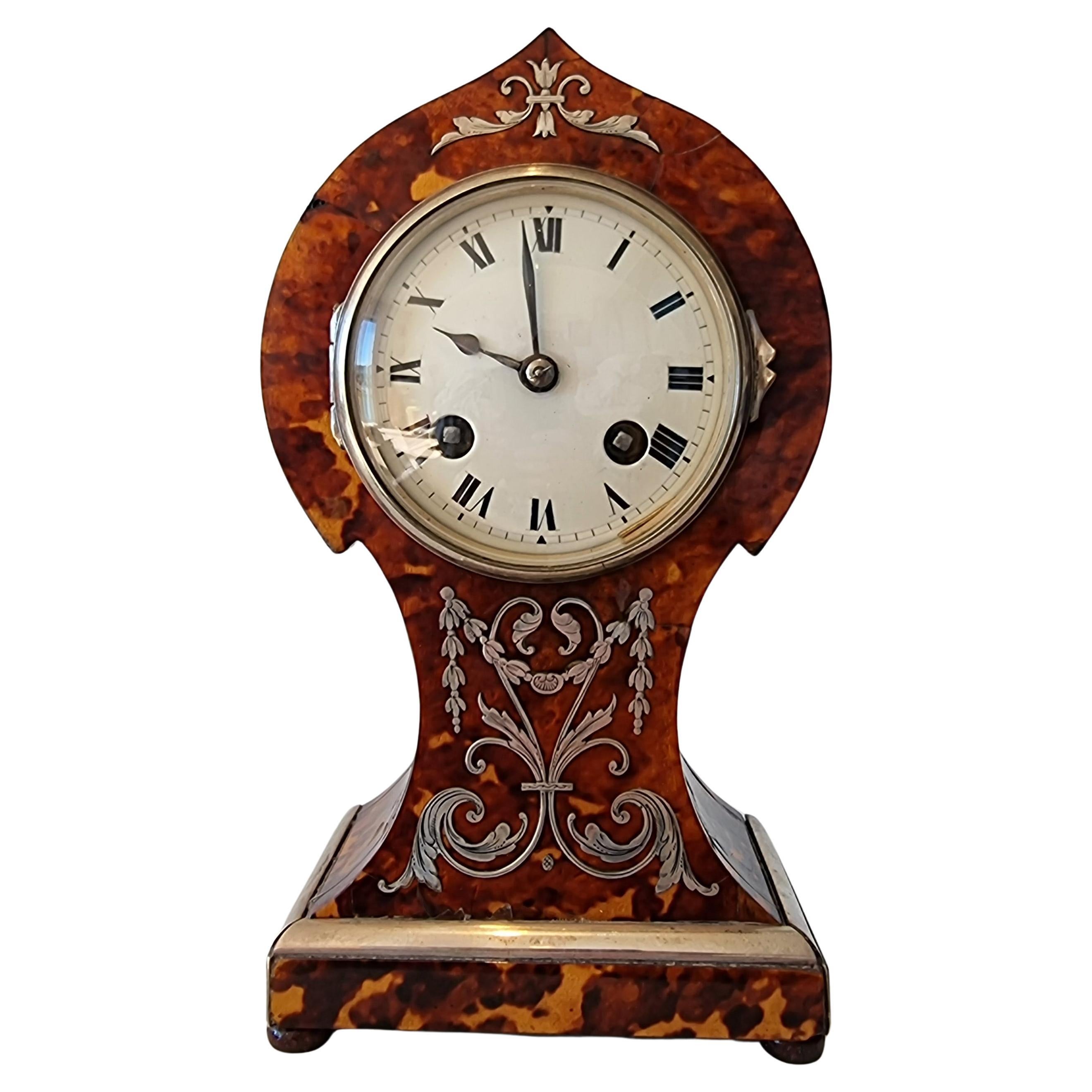 Reloj de sobremesa de carey con incrustaciones de plata y cuerda en venta