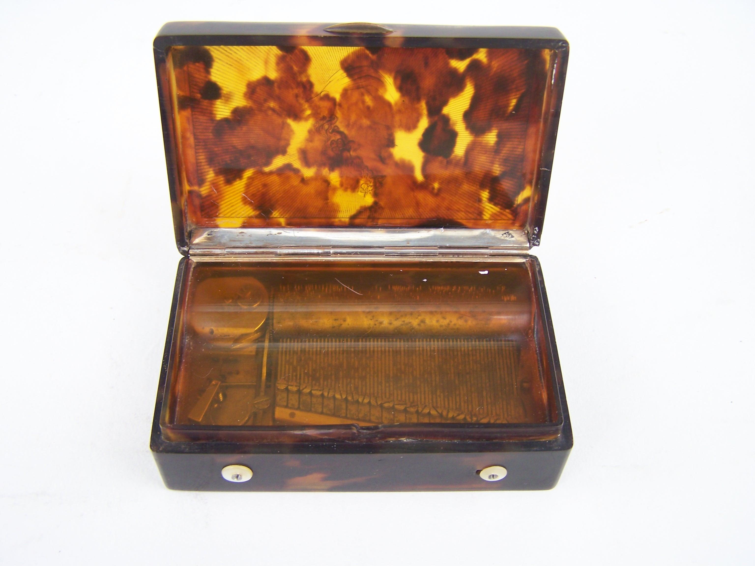 Victorian Tortoiseshell Musical snuff box  For Sale