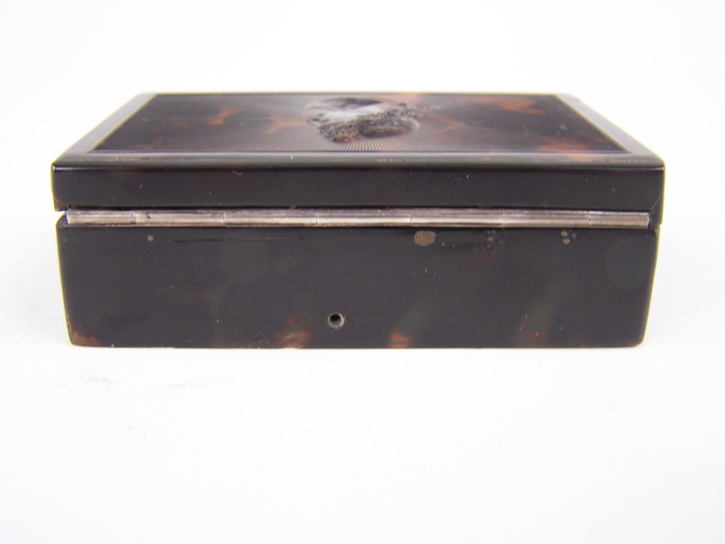 Tempered Tortoiseshell Musical snuff box  For Sale