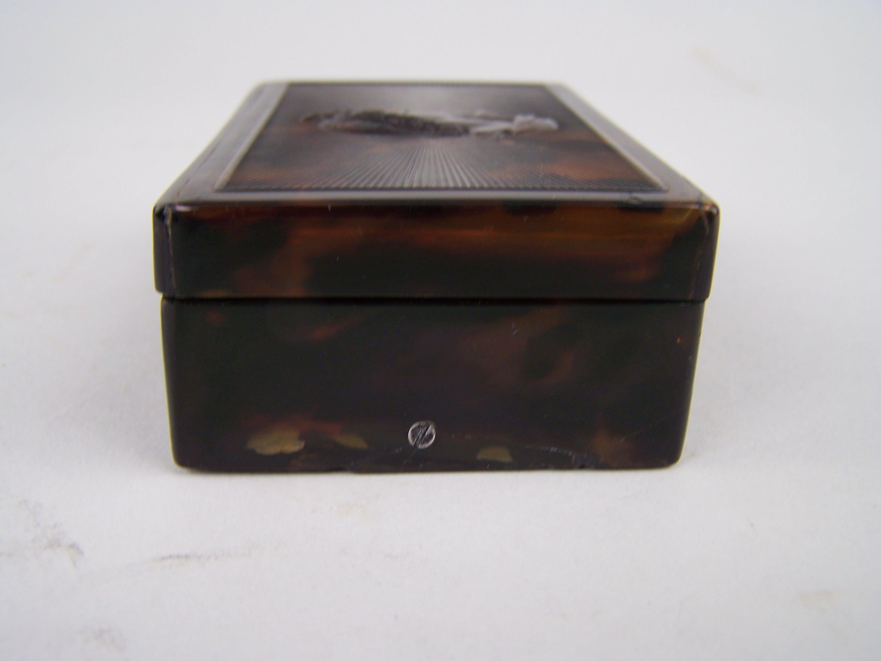 Tortoiseshell Musical snuff box  In Good Condition For Sale In Zonhoven, BE