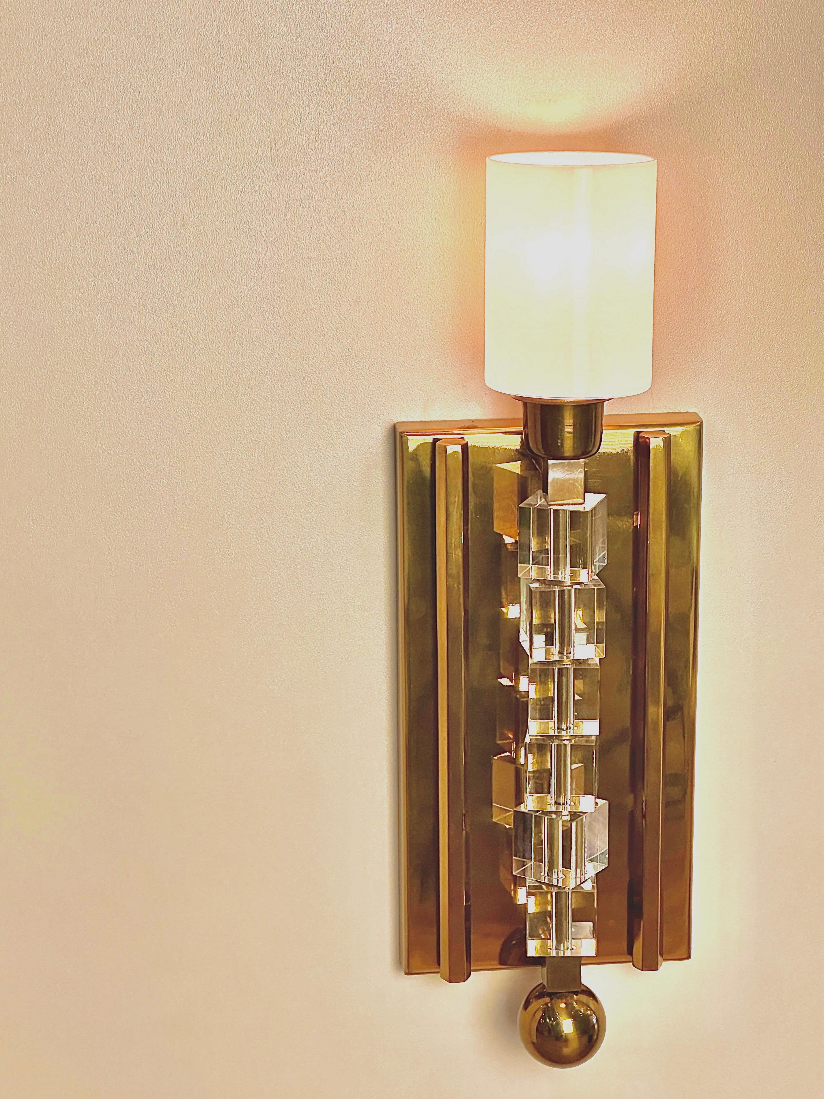 TORTONA Brass Casting Wall Sconce, a radiant luminary that goes beyond mere lighting, serving as an artful centerpiece in your interior design. This wall sconce is a harmonious marriage of chic aesthetics and sophisticated illumination, bringing a