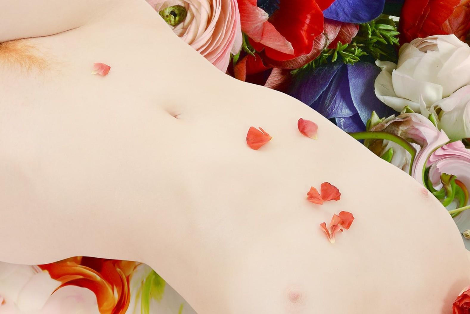 Flora 01 est une impression numérique C-Type vibrante dans une édition de 15 dans ce format par le duo de photographes contemporains Tortora & Travezan.

Toutes les impressions sont produites sur commande. 
Délais de livraison entre 5 et 10