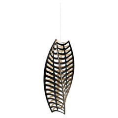 Petite suspension « Toru » en contreplaqué de bambou peint d'un seul côté, par David Trubridge