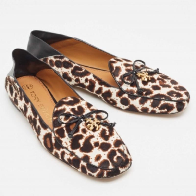 Pratiques, à la mode et durables, ces mocassins de créateurs sont conçus avec soin pour accompagner votre style quotidien. Ils sont fabriqués à l'aide des meilleurs matériaux pour être un achat de premier ordre.