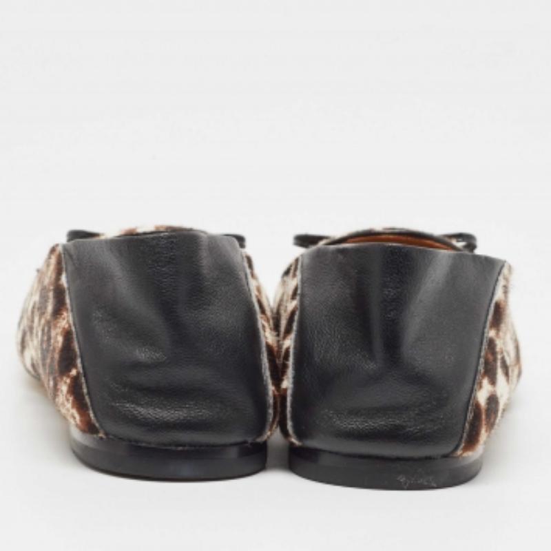 Tory Burch Mocassins Tory Charm en cuir et poils de veau imprimé animal Taille 37.5 en vente 3