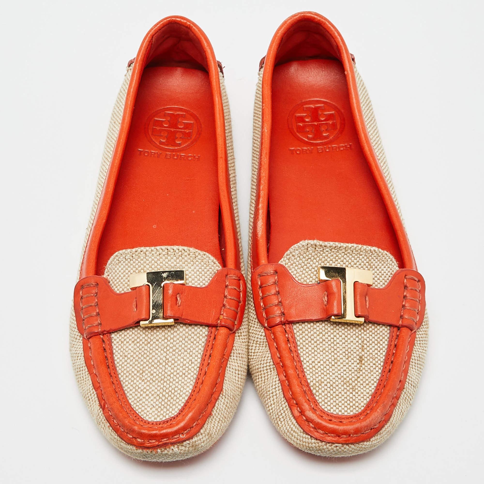 Tory Burch Beige/Orange Canvas and Leather Casey Loafers Size 37.5 In Good Condition For Sale In Dubai, Al Qouz 2
