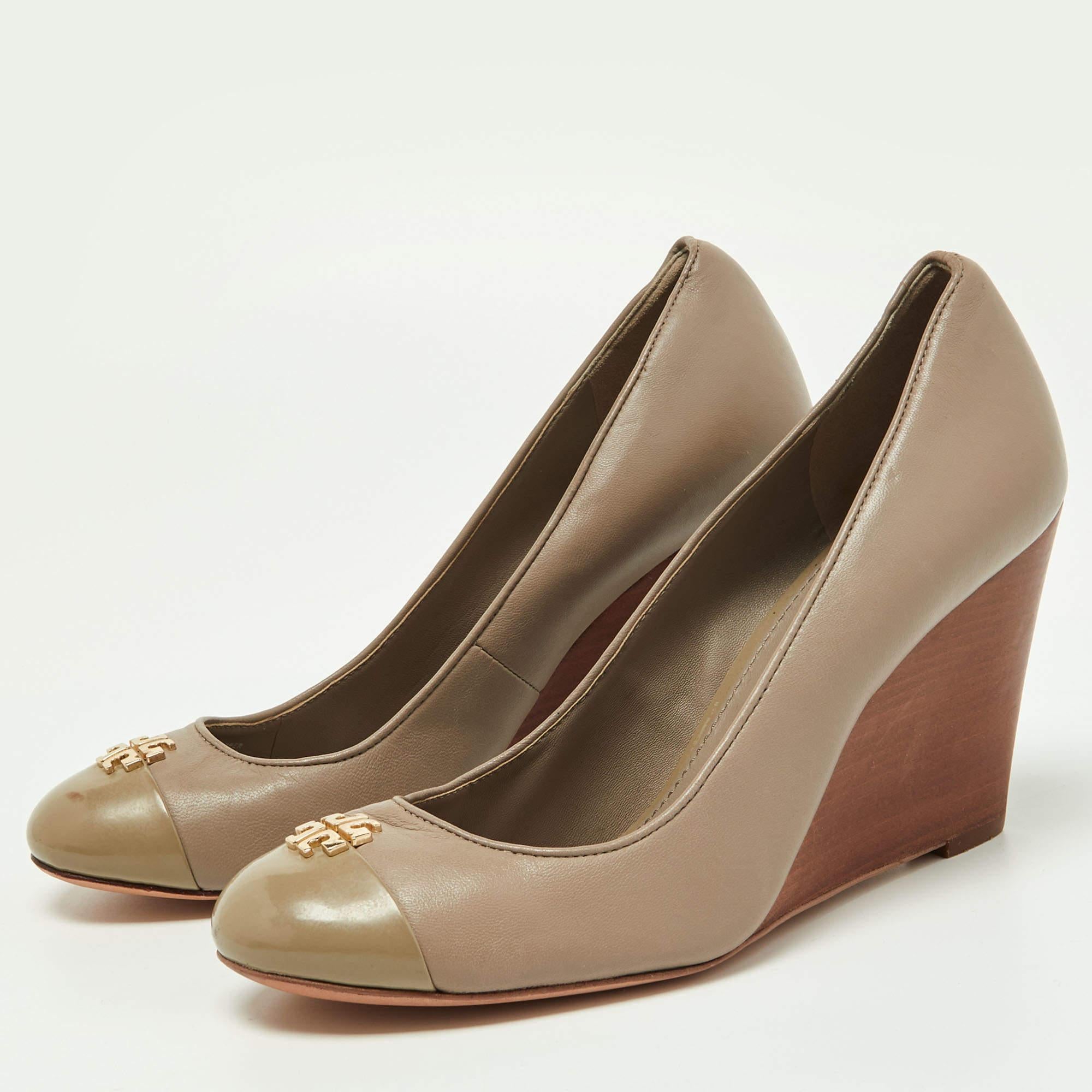Make a chic style statement with these Tory Burch pumps. They showcase sturdy heels and durable soles perfect for your fashionable outings