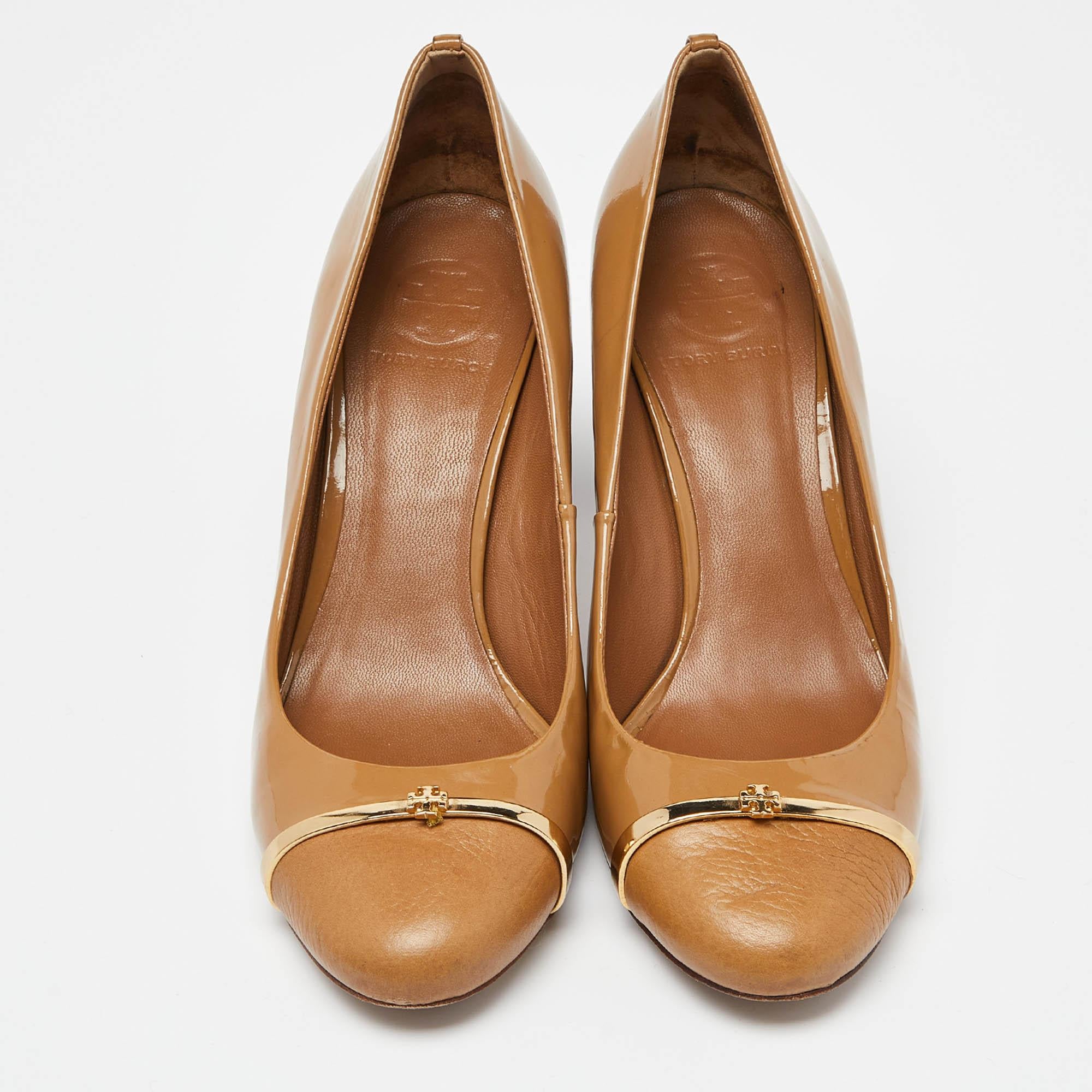 Tory Burch Beige Patent Leather Block Heel Pumps Size 40.5 In Fair Condition For Sale In Dubai, Al Qouz 2