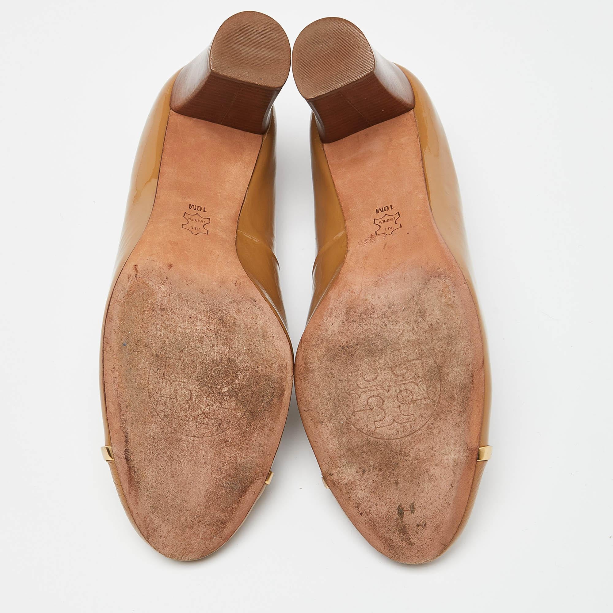 Tory Burch Beige Patent Leather Block Heel Pumps Size 40.5 For Sale 2