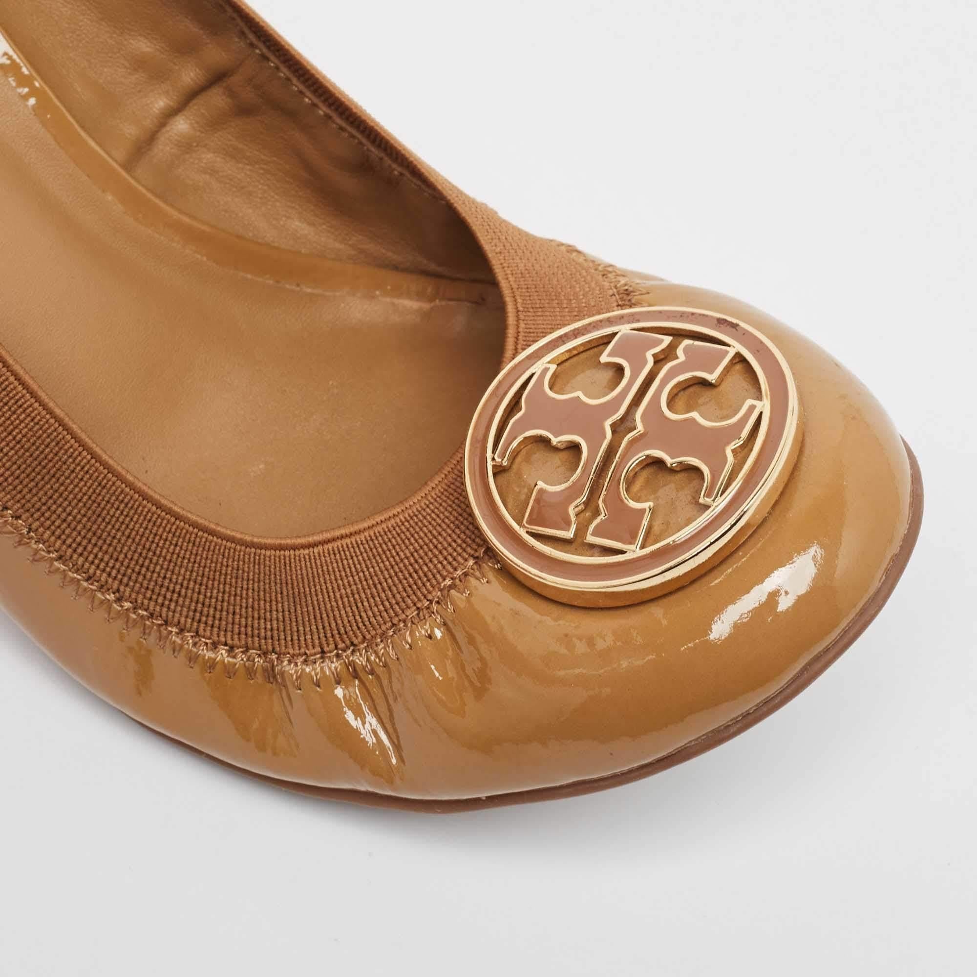 Tory Burch Beige Patent Leather CarolineWedge Pumps Size 39 For Sale 4