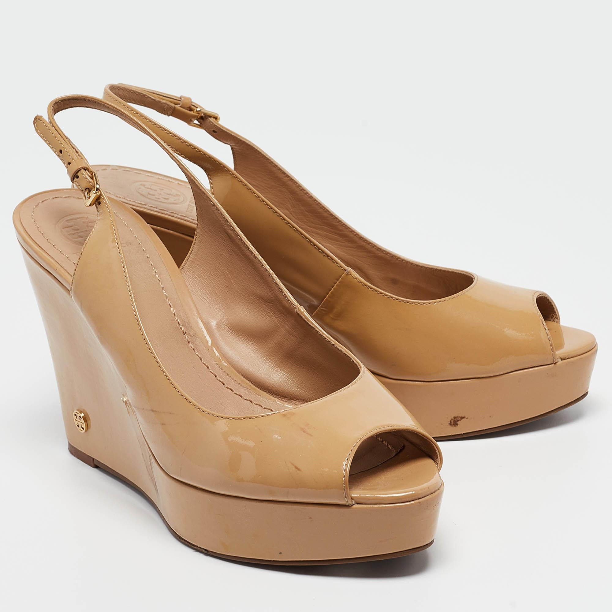 Women's Tory Burch Beige Patent Leather Slingback Wedge Sandals Size 38.5 For Sale