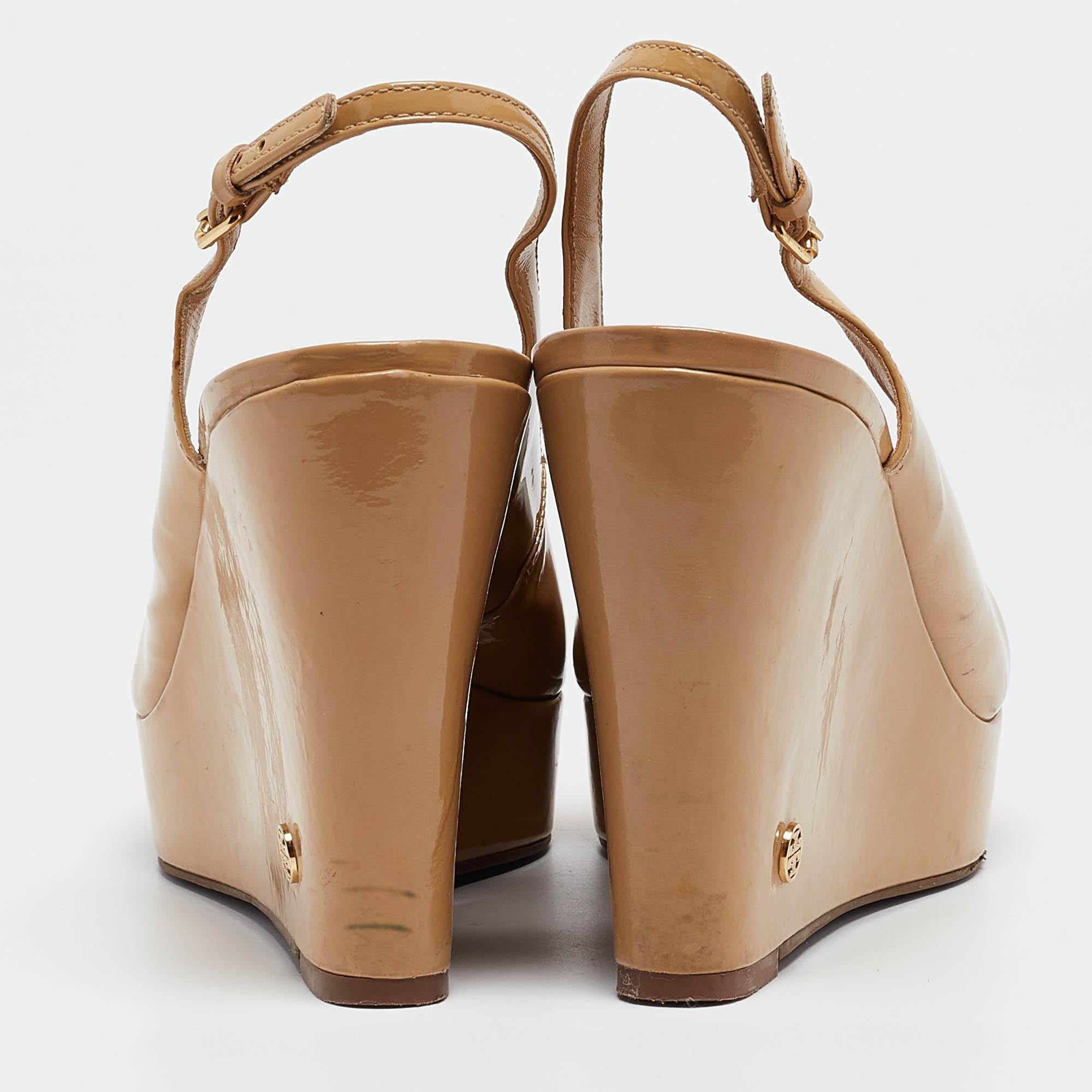 Tory Burch Beige Patent Leather Slingback Wedge Sandals Size 38.5 For Sale 1