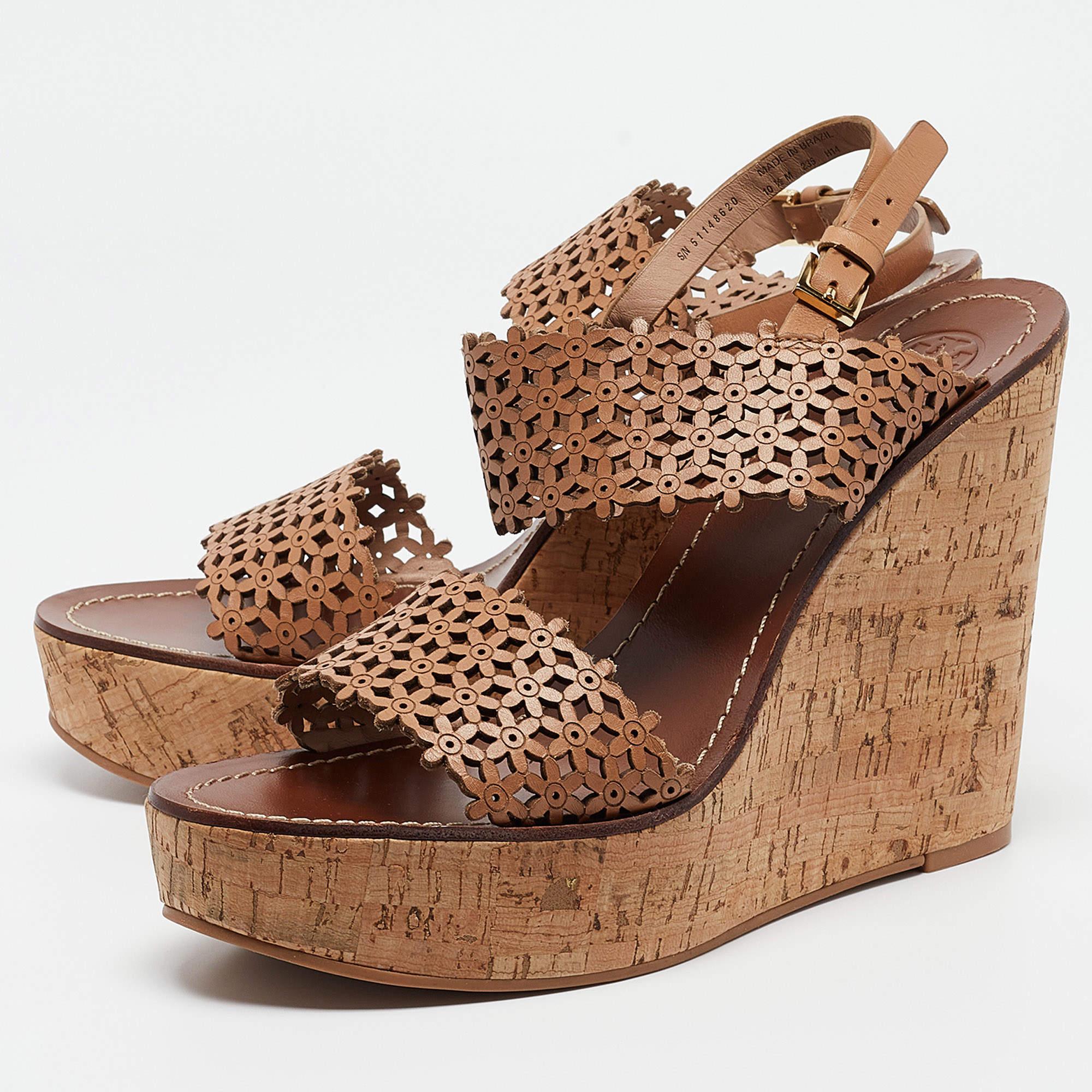 Parfaitement cousues et finies pour garantir un look et un ajustement élégants, ces chaussures Tory Burch sont un achat que vous aimerez afficher. Ils sont très beaux sur les pieds.