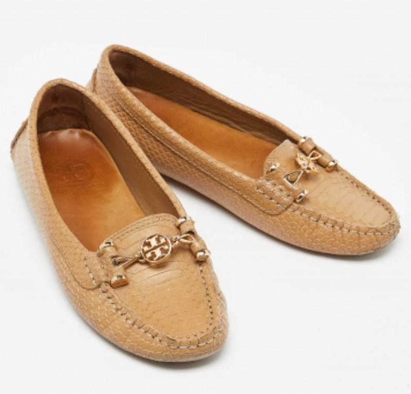De las mujeres Tory Burch Mocasines de cuero con relieve de piel de serpiente beige talla 36 en venta