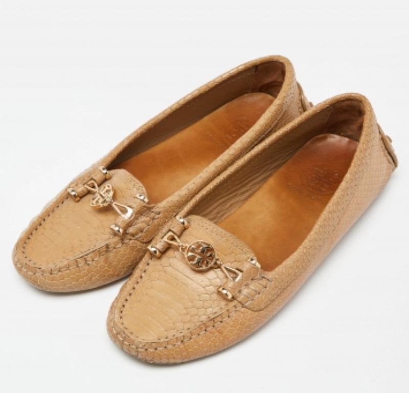Tory Burch Mocasines de cuero con relieve de piel de serpiente beige talla 36 en venta 3