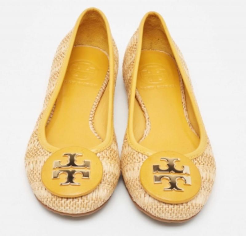 Tory Burch - Ballerines Reva en raphia et cuir beige/jaune, taille 35,5 Excellent état - En vente à Dubai, Al Qouz 2