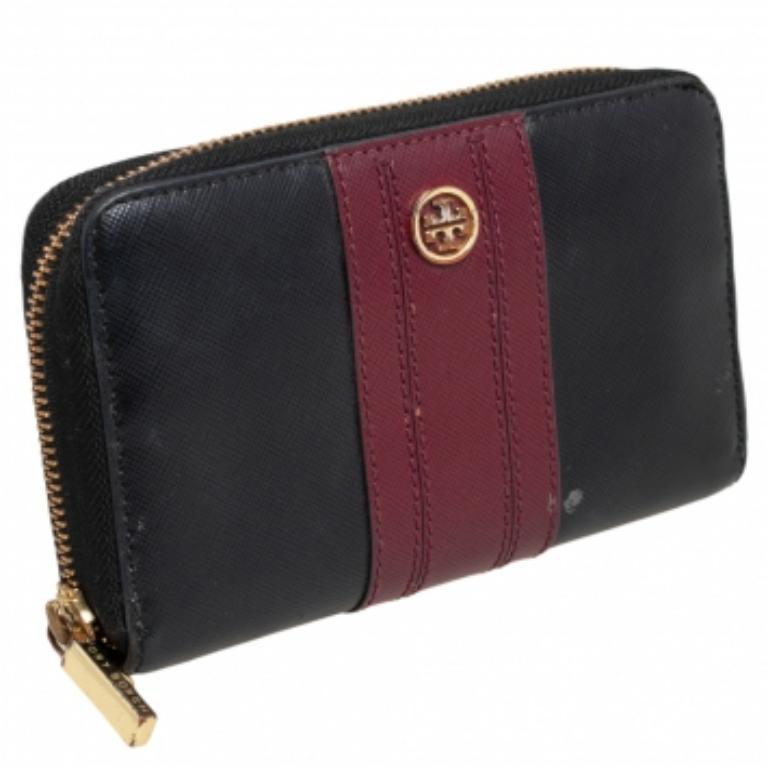Tory Burch Schwarz/Burgundy Saffiano Leder-Brieftasche mit Reißverschluss oben im Zustand „Gut“ im Angebot in Dubai, Al Qouz 2