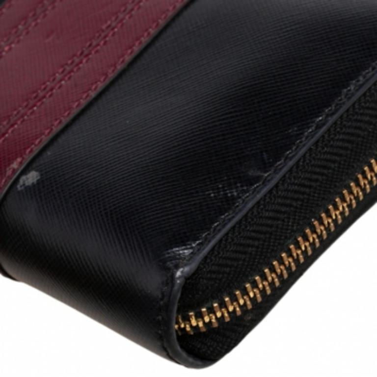 Tory Burch Schwarz/Burgundy Saffiano Leder-Brieftasche mit Reißverschluss oben im Angebot 2