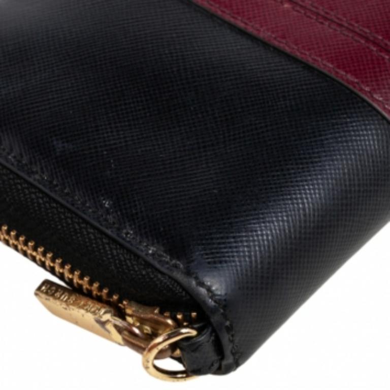 Tory Burch Schwarz/Burgundy Saffiano Leder-Brieftasche mit Reißverschluss oben im Angebot 5