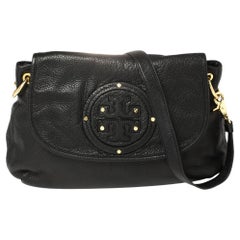 Tory Burch Schwarze Umhängetasche aus genarbtem Leder