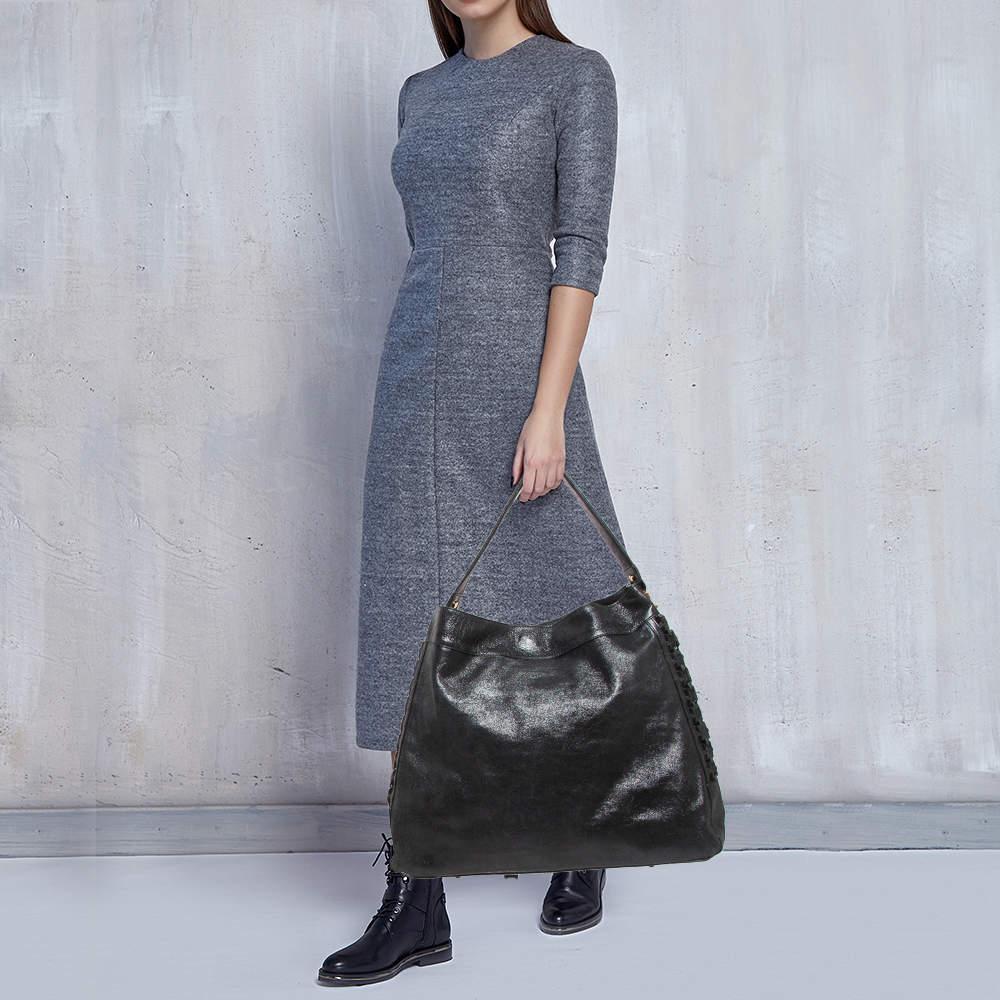 Stylish handbags never fail to make a fashionable impression. Make this designer hobo yours by pairing it with your sophisticated workwear as well as chic casual looks.