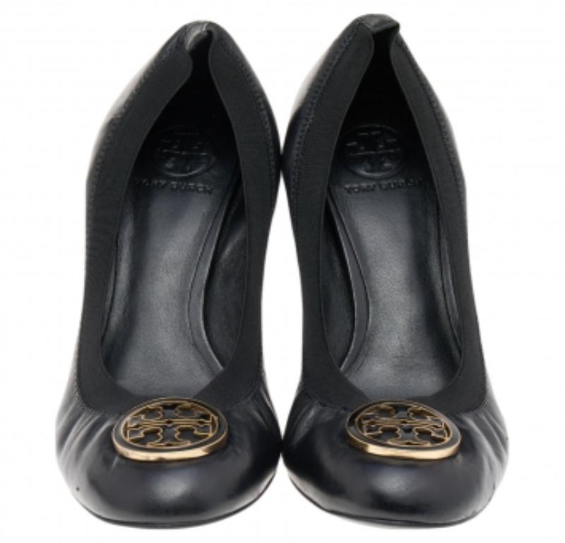 Tory Burch Pumps Caroline in pelle nera ed elastica misura 40 In condizioni buone in vendita a Dubai, Al Qouz 2