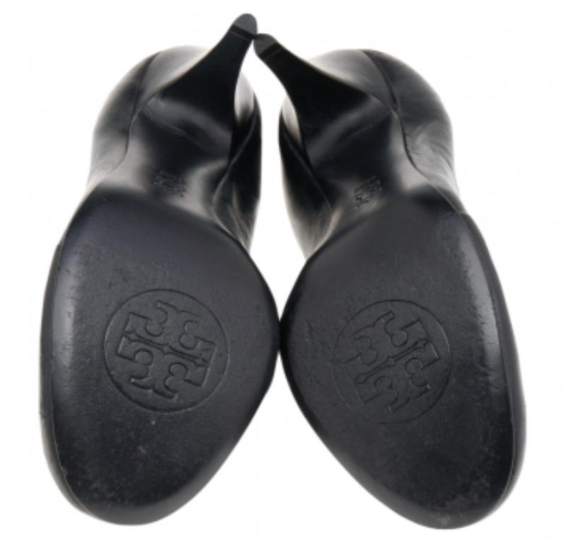 Tory Burch Pumps Caroline in pelle nera ed elastica misura 40 in vendita 2