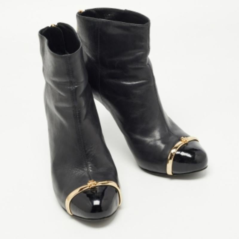 Tory Burch Stivaletti in pelle nera e vernice misura 37 In condizioni buone in vendita a Dubai, Al Qouz 2