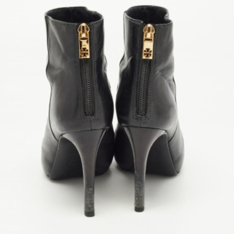 Tory Burch Stivaletti in pelle nera e vernice misura 37 in vendita 2