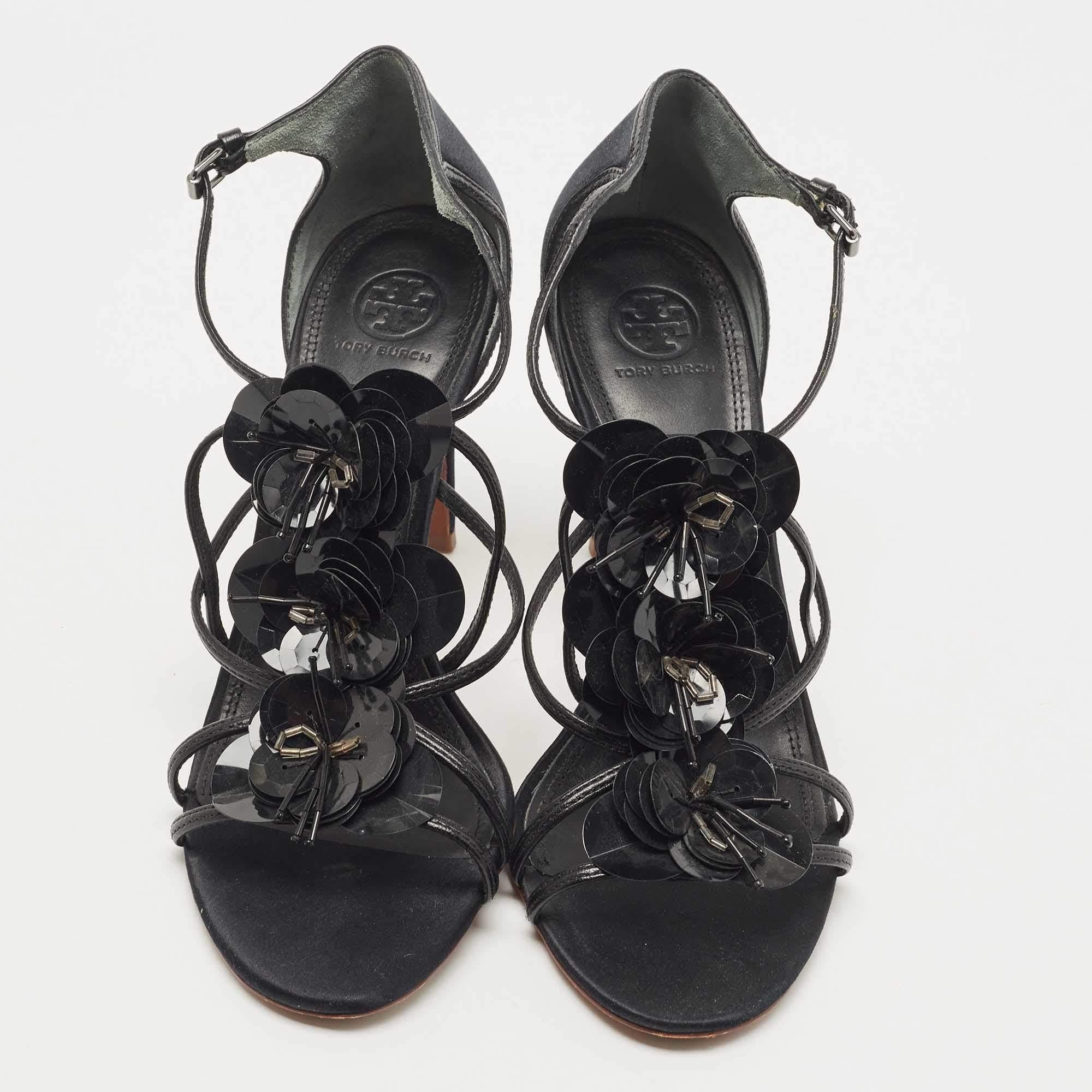 Tory Burch Black Leather Blossom Floral Embellished Sandals Size 38 In Good Condition For Sale In Dubai, Al Qouz 2