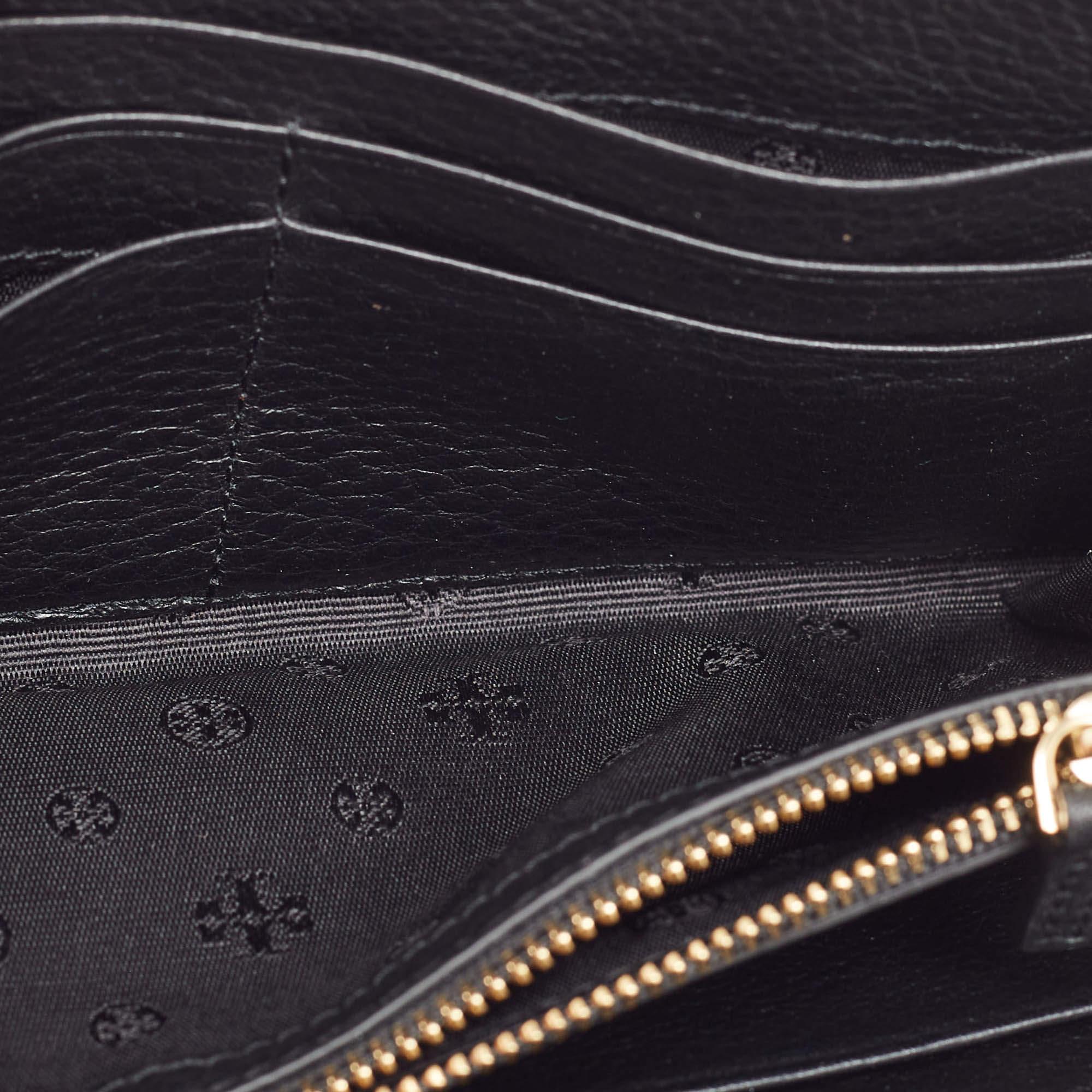 Elevate your everyday elegance with this Tory Burch wallet. Meticulously crafted from premium materials it seamlessly blends style functionality and sophistication making it a great pick.