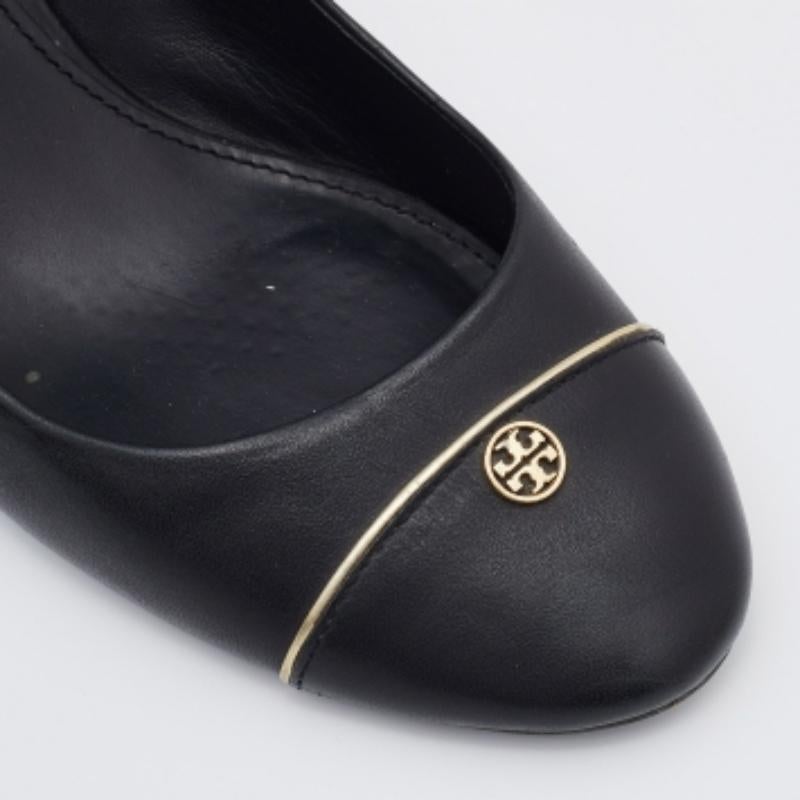 Tory Burch Schwarze Leder Cap Toe Keil-Pumps aus Leder Größe 40 im Angebot 3