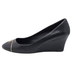 Tory Burch Schwarze Leder Cap Toe Keil-Pumps aus Leder Größe 40