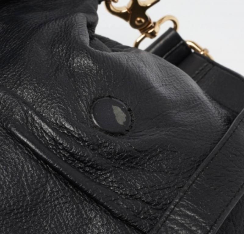 Tory Burch Schwarze gefaltete Umhängetasche aus Leder im Angebot 6