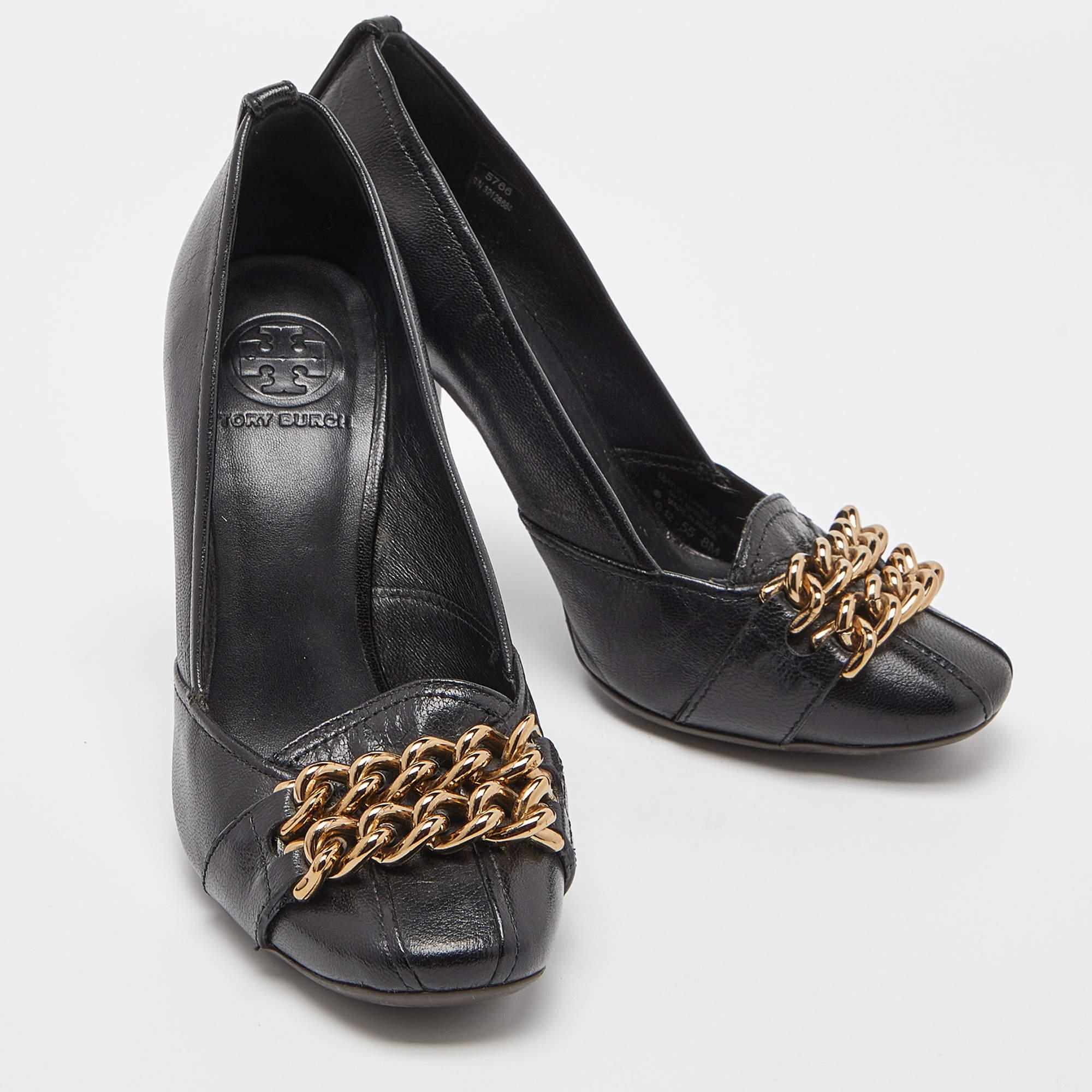 Tory Burch Black Leather Hana Metal Chain Block Heel Pumps Size 38.5 For Sale 2