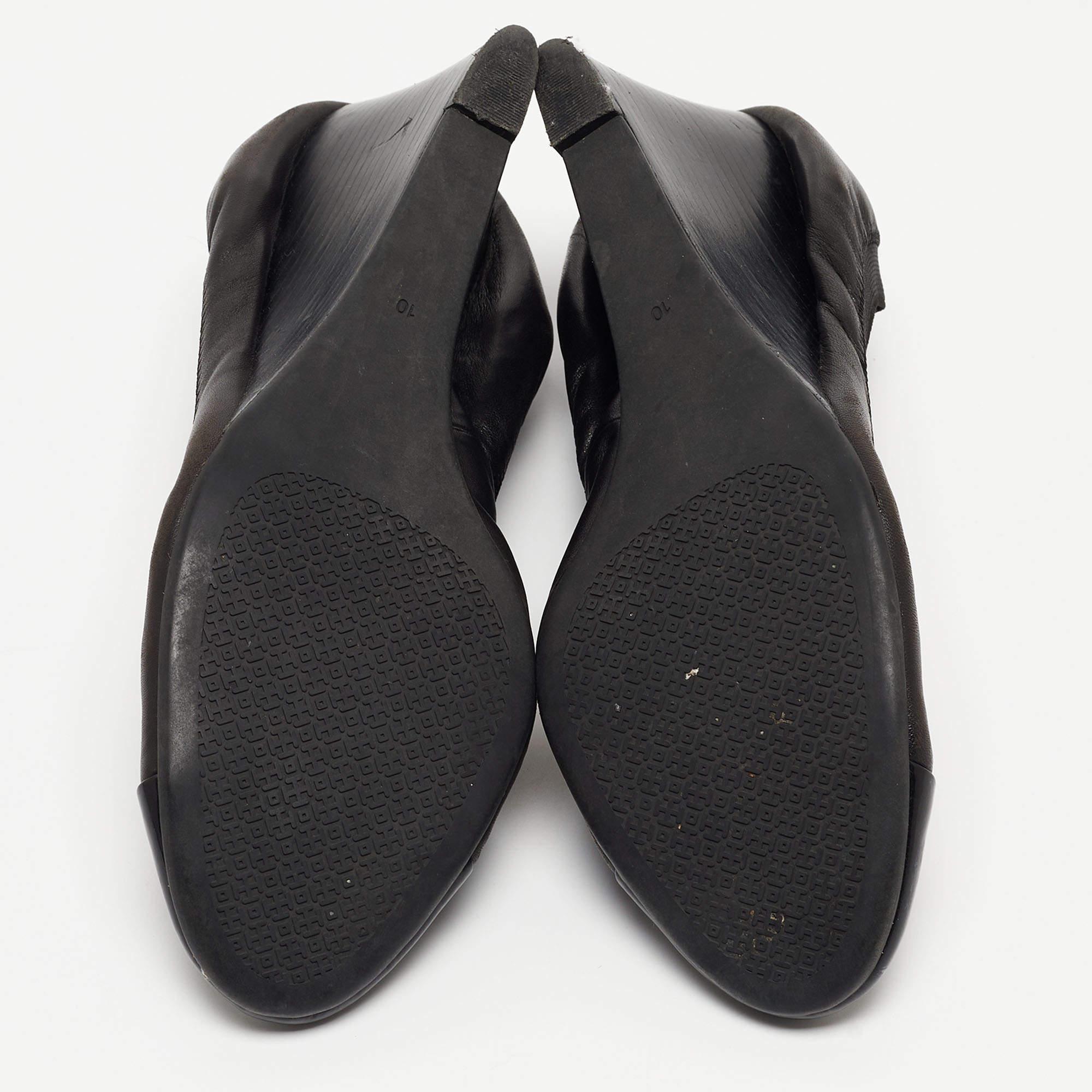 Tory Burch Black Leather Jolie Wedge Cap Toe Pumps Size 40 For Sale 2