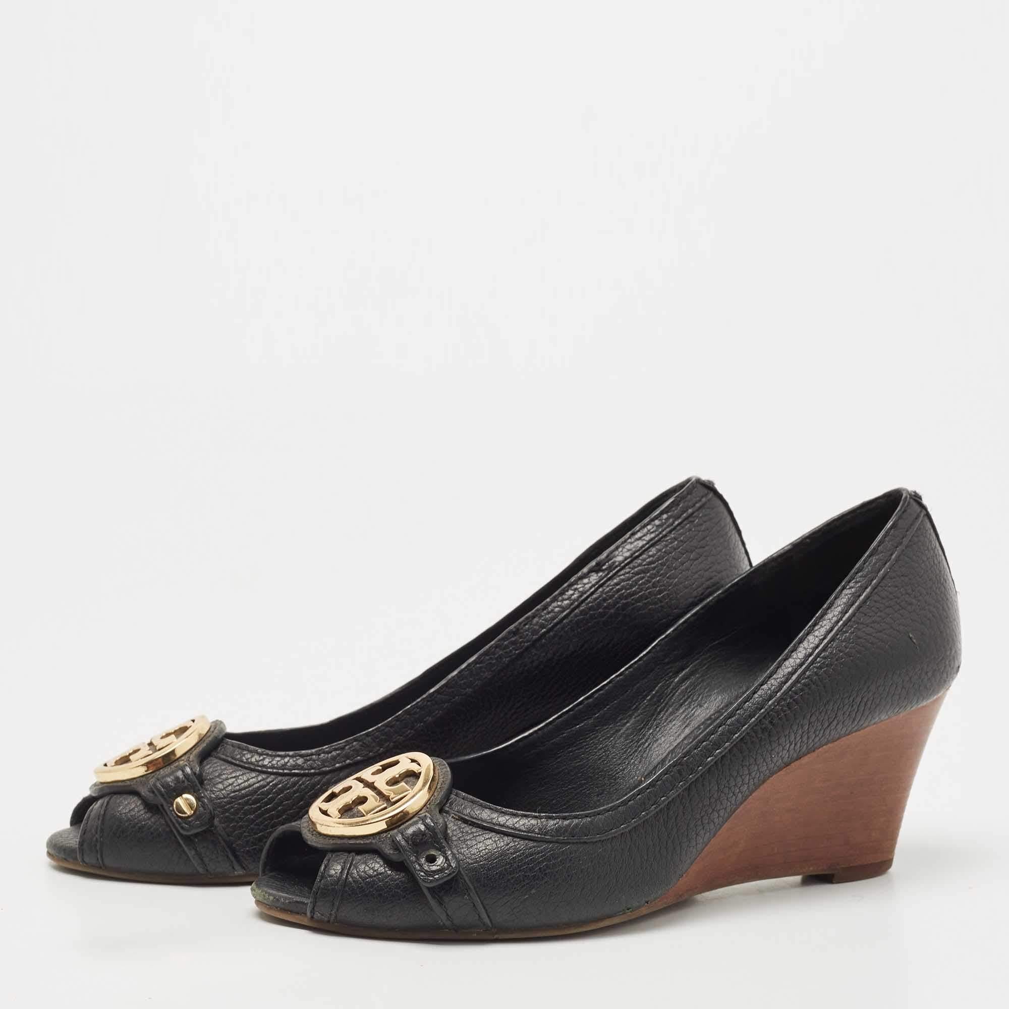Exuding femininity and elegance  these pumps feature a chic silhouette with an attractive design. You can wear these pumps for a stylish look.