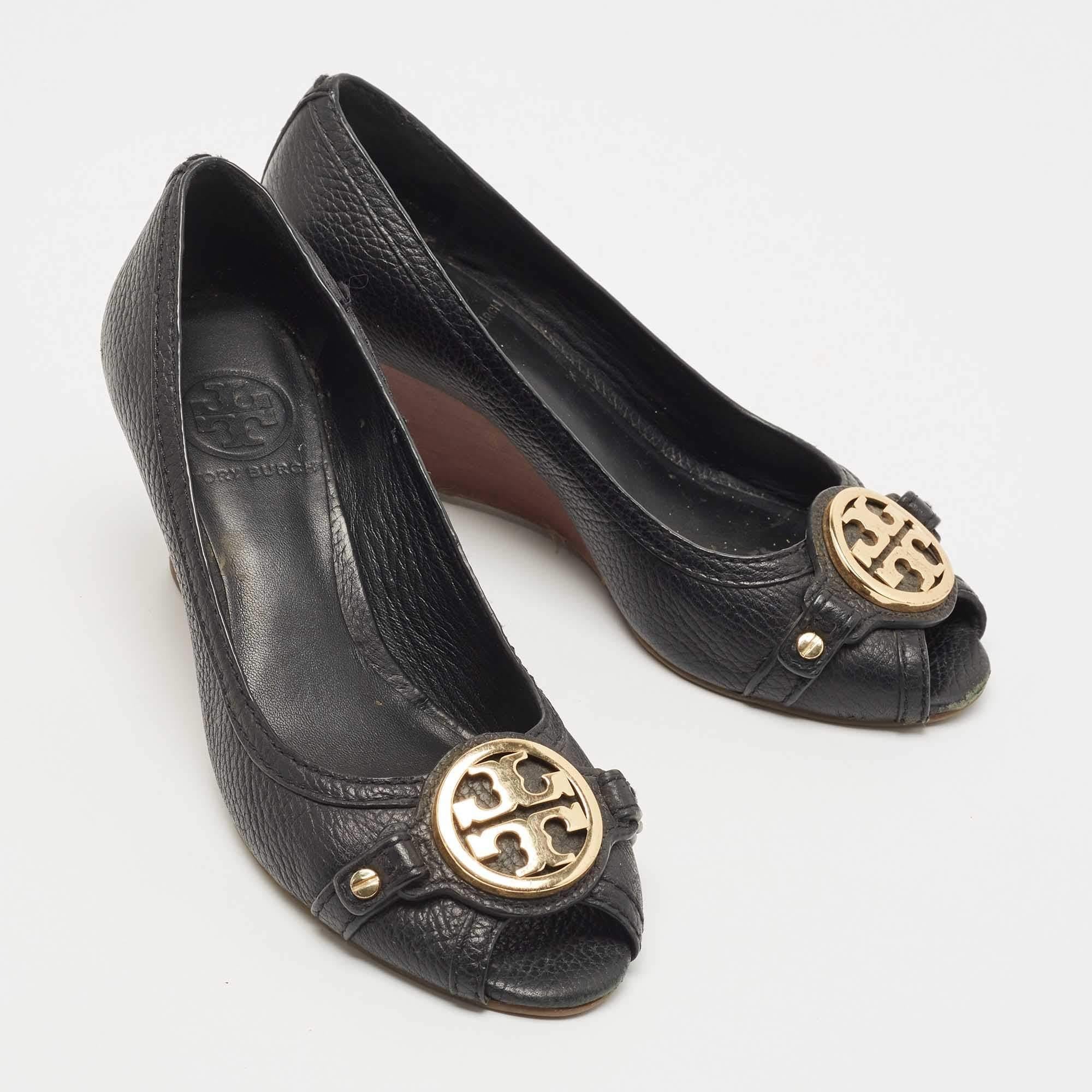 Women's Tory Burch Black Leather Sally Wedge Pumps Size 39.5 For Sale