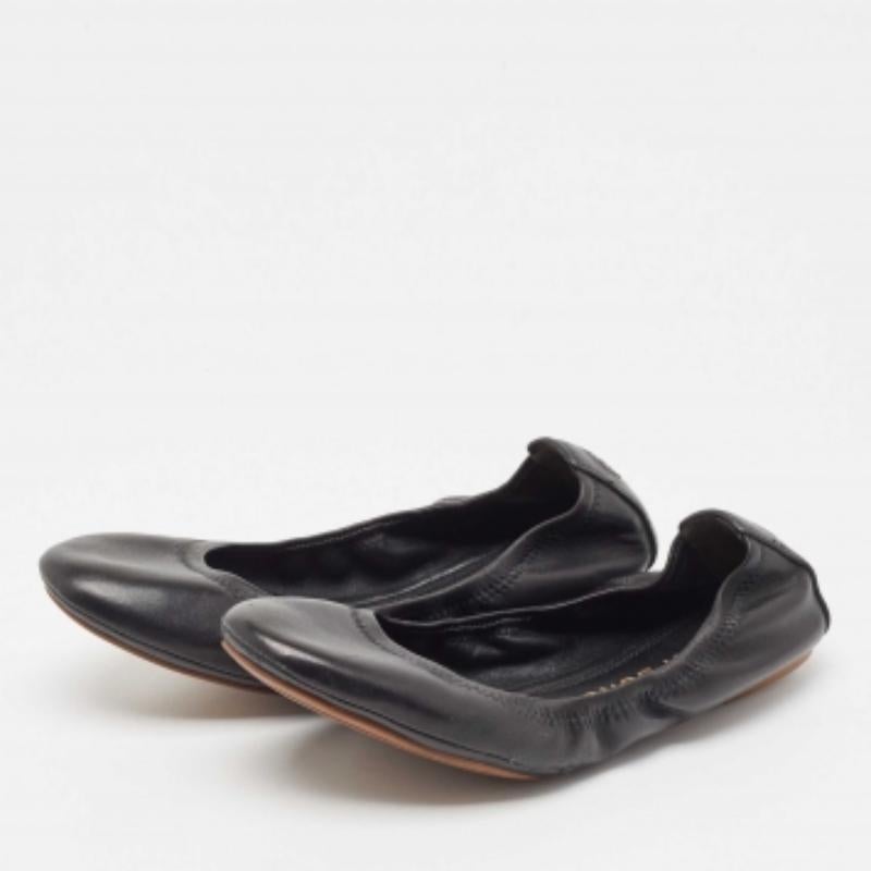 Vervollständigen Sie Ihren Look, indem Sie diese Tory Burch Ballerinas zu Ihrer schönen Garderobe hinzufügen. Sie werden mit viel Geschick gefertigt, um eine perfekte Passform und Stil zu gewährleisten.