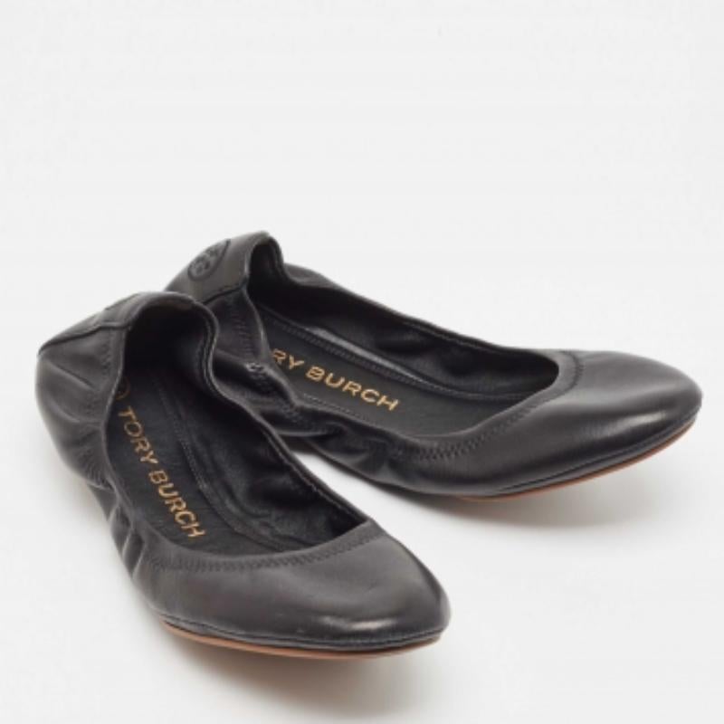 Tory Burch Schwarze Scrunch Ballettschuhe aus Leder Größe 38,5 im Zustand „Gut“ im Angebot in Dubai, Al Qouz 2