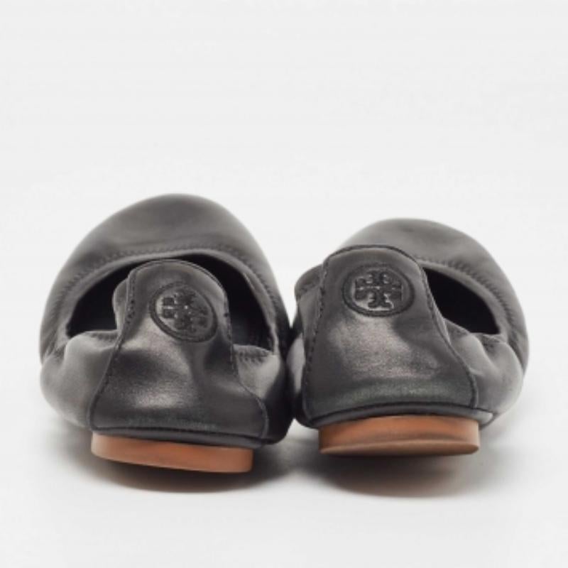 Tory Burch Schwarze Scrunch Ballettschuhe aus Leder Größe 38,5 im Angebot 1