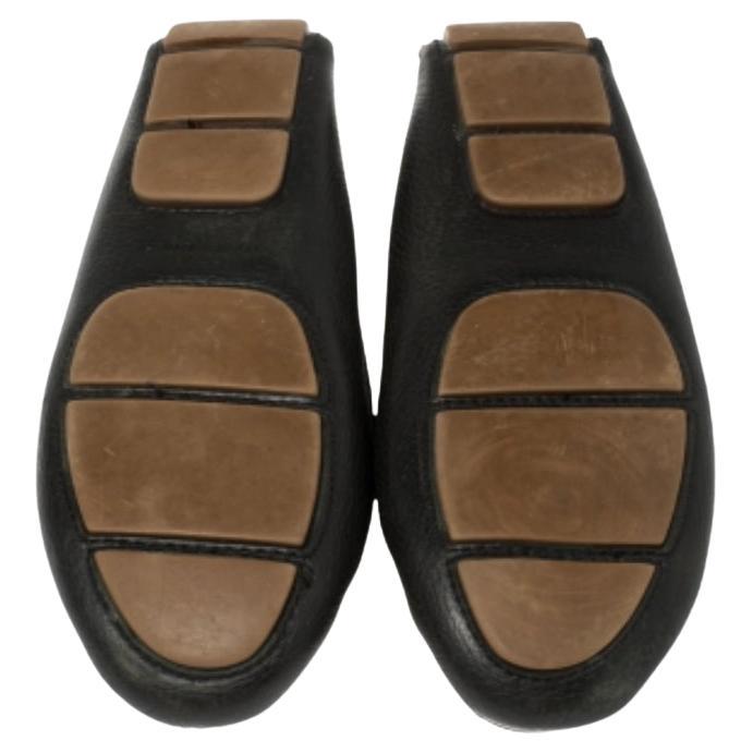 Stylish and super comfortable, this pair of loafers by Tory Burch will make a great addition to your shoe collection. They have been crafted from leather in black and detailed with the brand logo. Leather insoles and pebbled outsoles beautifully