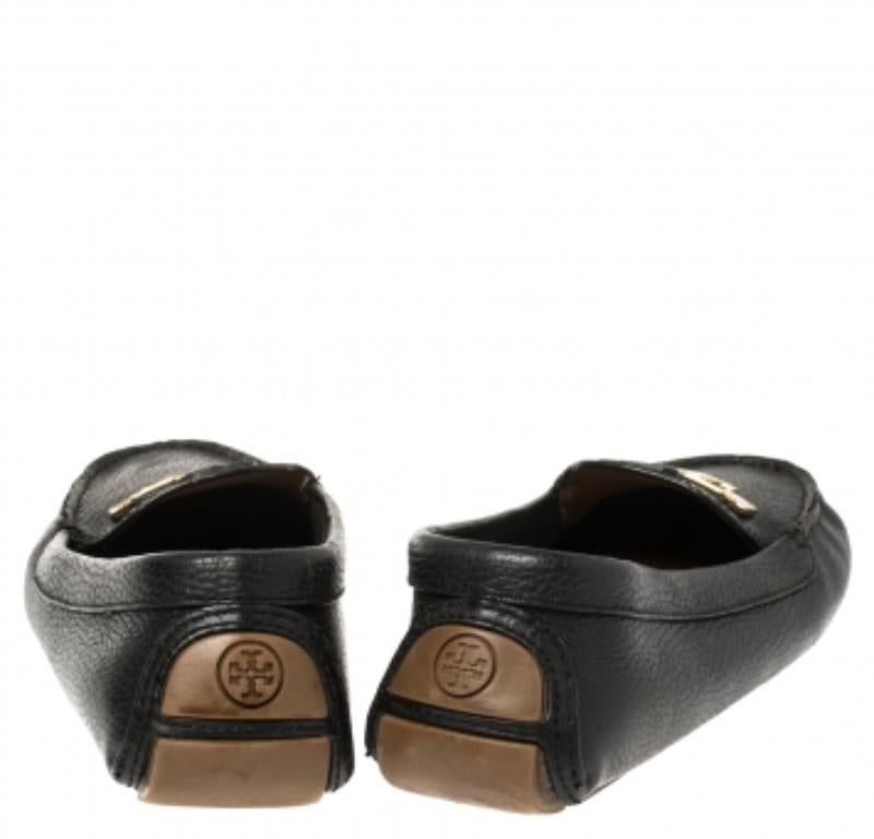 Tory Burch Black Leather Slip On Loafers Size 38 In Good Condition For Sale In Dubai, Al Qouz 2