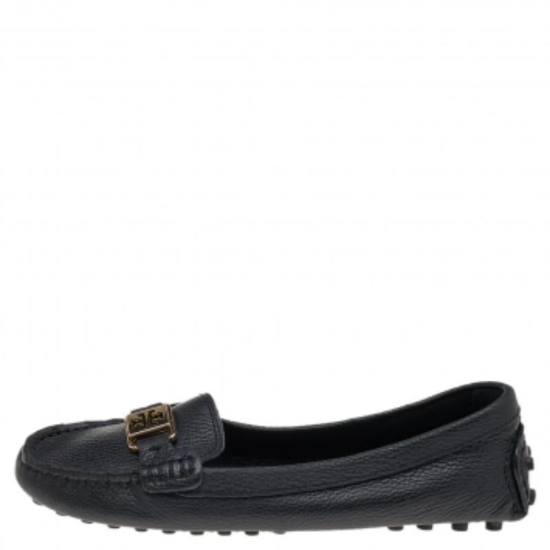 Tory Burch Mocassini in pelle nera taglia 38 In condizioni buone in vendita a Dubai, Al Qouz 2