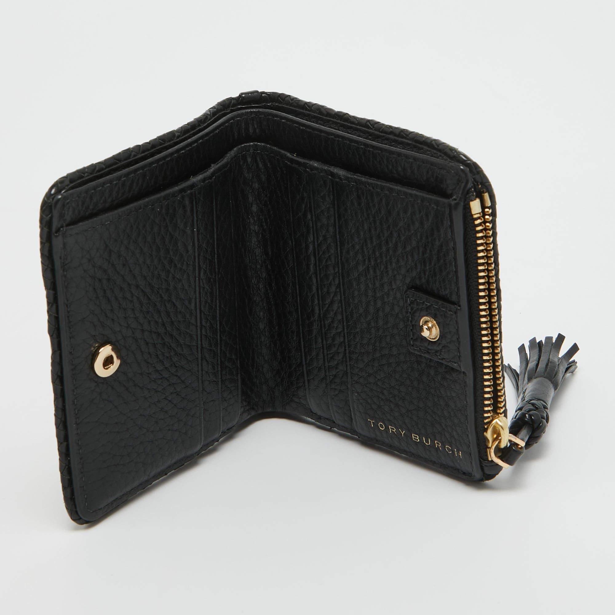 This designer wallet is an immaculate balance of sophistication and rational utility. It has been designed using prime quality materials and elevated by a sleek finish. The creation is equipped with ample space for your monetary essentials.