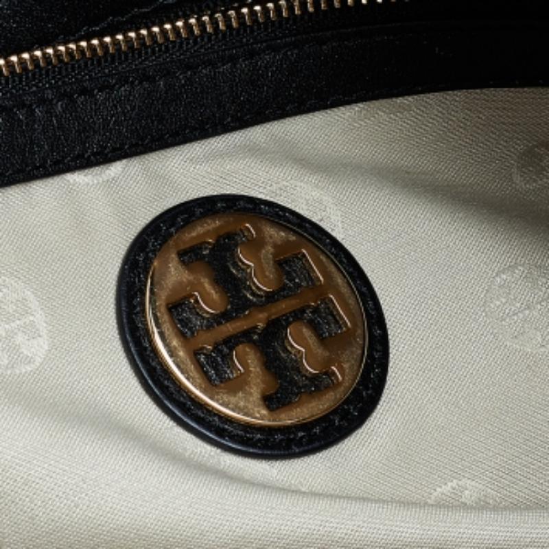 Donna Tory Burch Tote Robinson con zip superiore in pelle nera in vendita