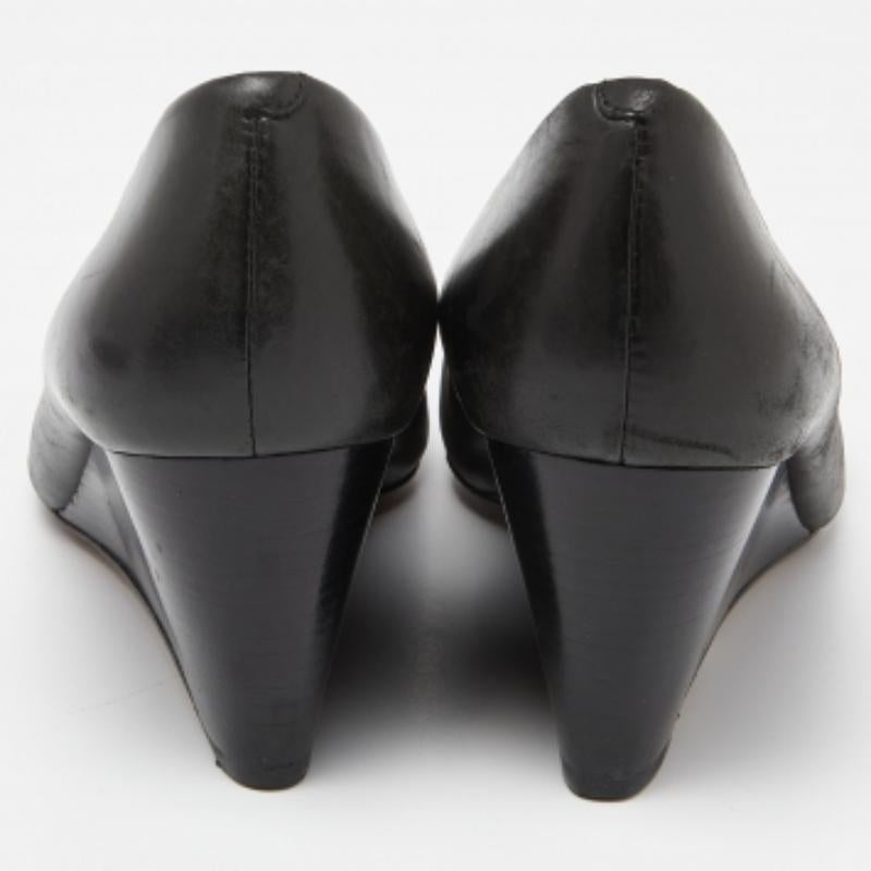 Tory Burch Chaussures à talons compensés en cuir noir Taille 36.5 en vente 1
