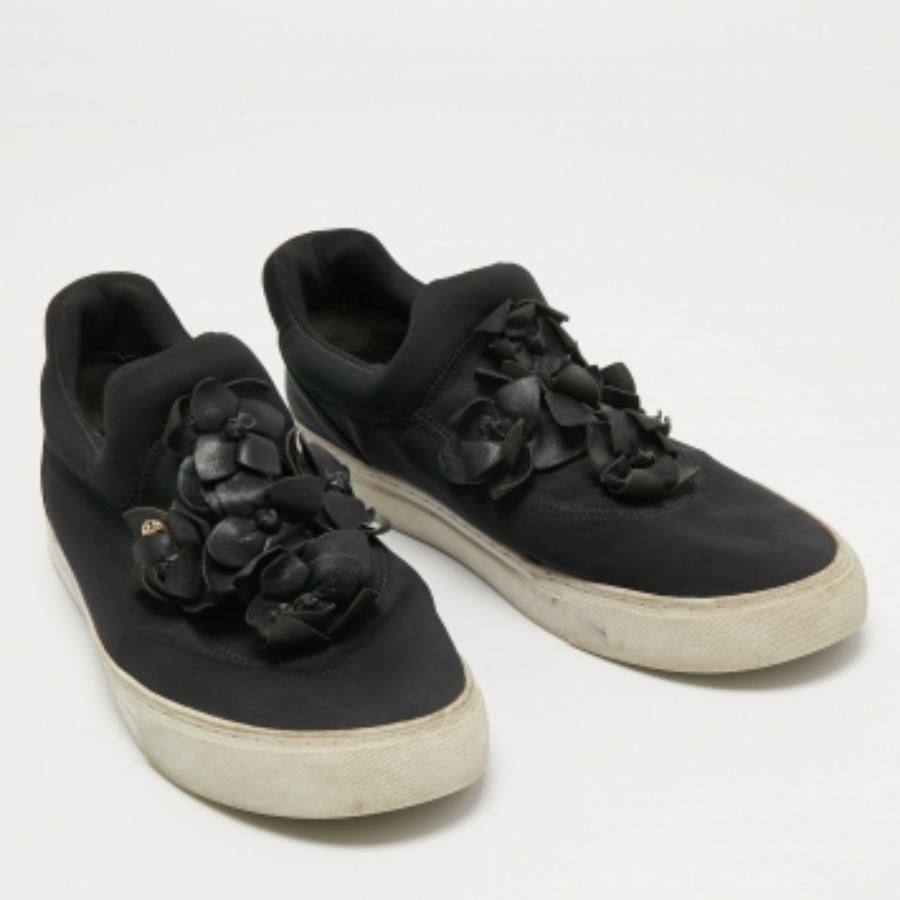 Tory Burch - Scarpe da ginnastica in pelle e neoprene nero con fiori applicati - misura 40,5 in vendita 1