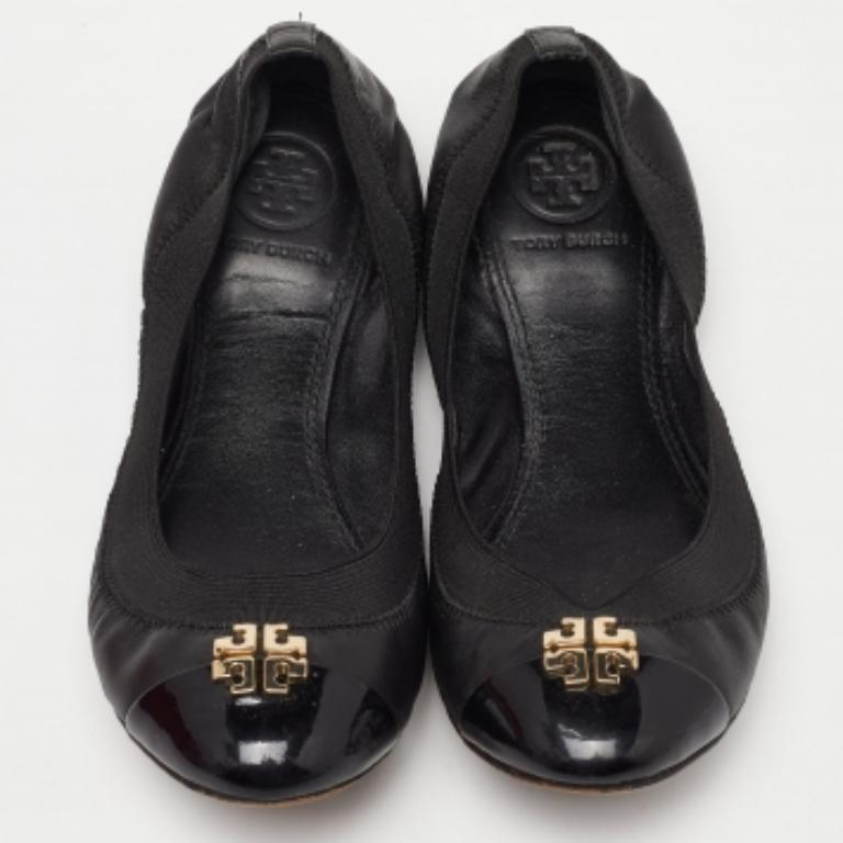 Tory Burch Schwarze Jolie Scrunch Ballettschuhe aus Lack und Leder Größe 35.5 Damen im Angebot