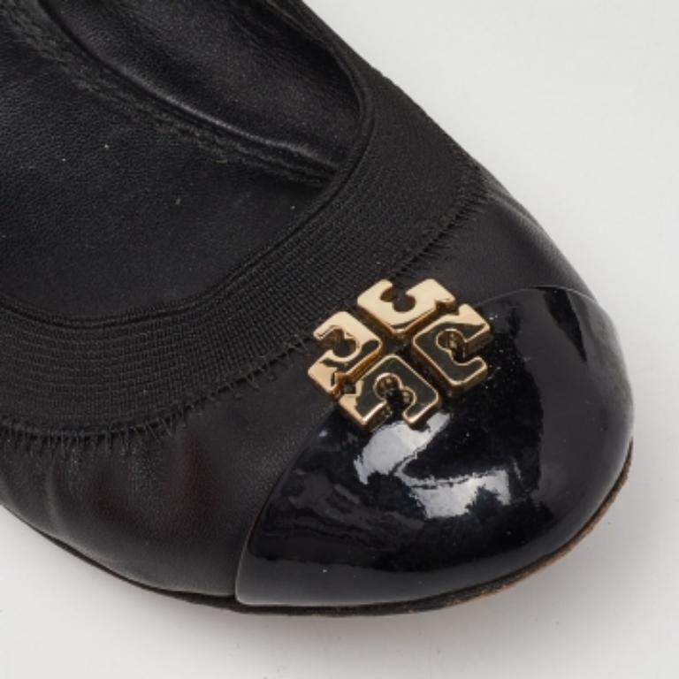 Tory Burch Schwarze Jolie Scrunch Ballettschuhe aus Lack und Leder Größe 35.5 im Angebot 1
